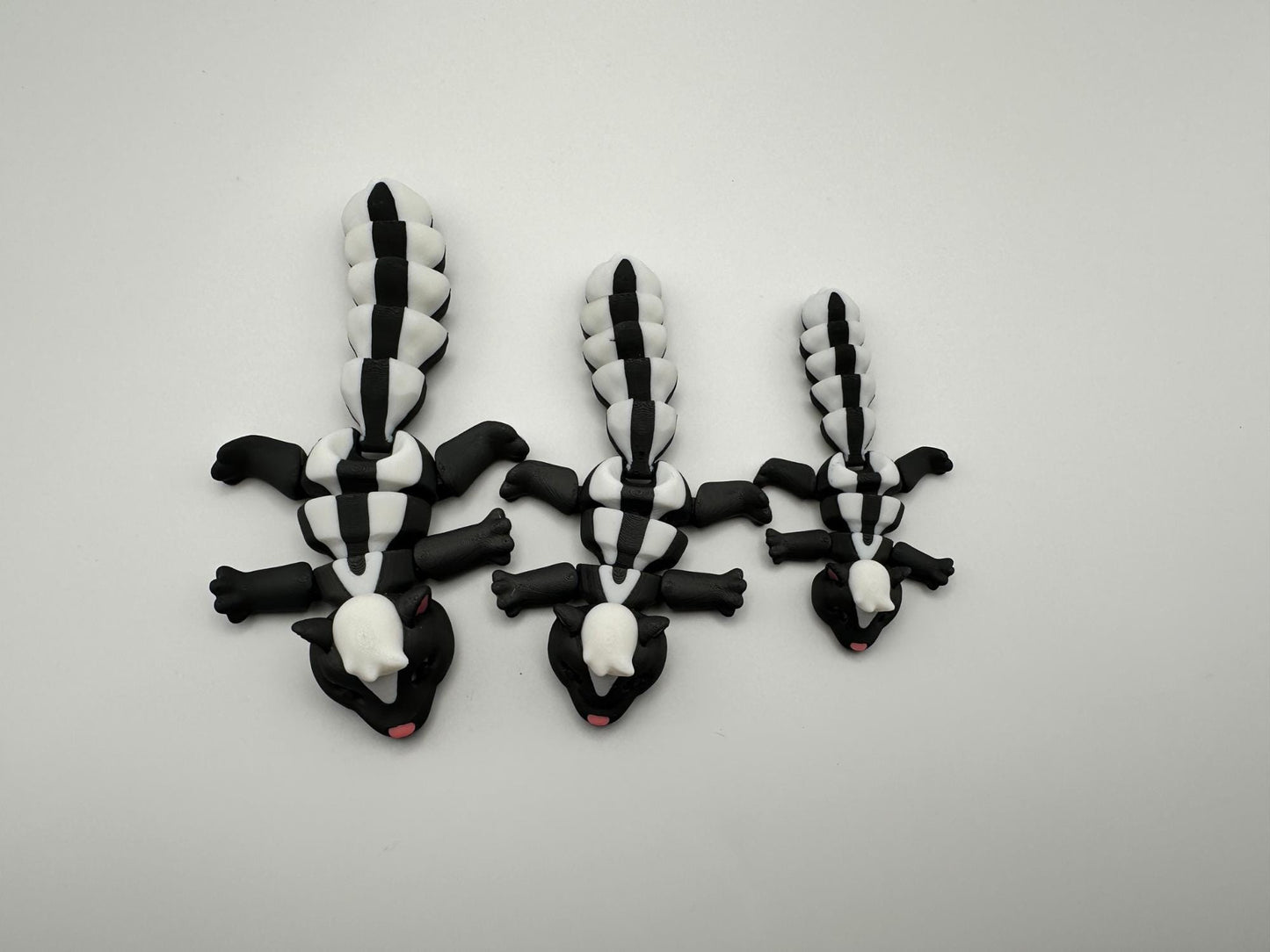 Articulated Skunk – Cute Critter | Optional Trash Can Accessory