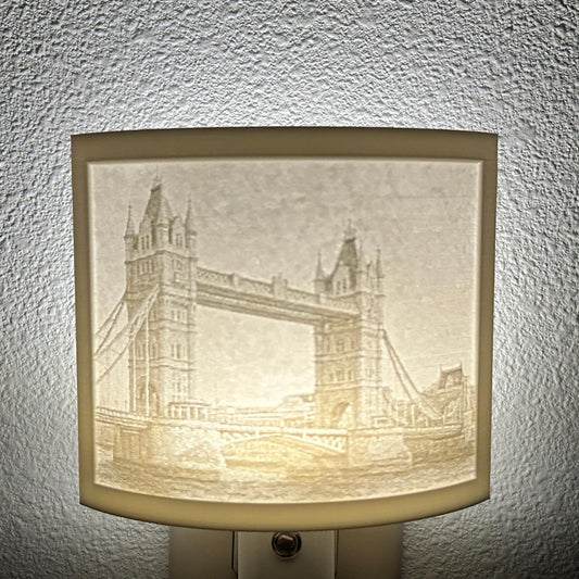 White Tower Bridge lithophane night light featuring a detailed London bridge cityscape, softly glowing curved travel-themed decor for bedrooms, offices, hallways, or architecture enthusiasts.
