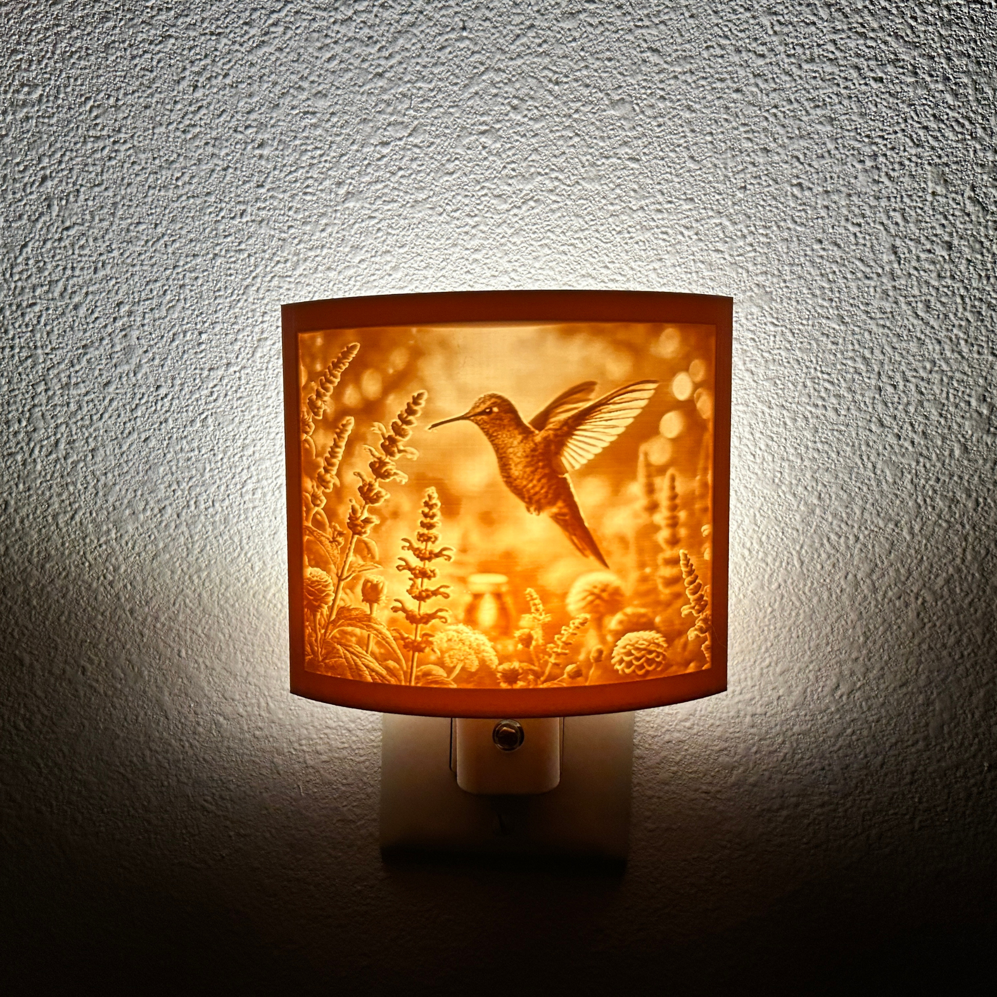 Warm glowing hummingbird lithophane night light featuring a detailed hummingbird hovering among blooming flowers, curved nature-inspired decor for bedrooms, hallways, nurseries, or garden-themed spaces.