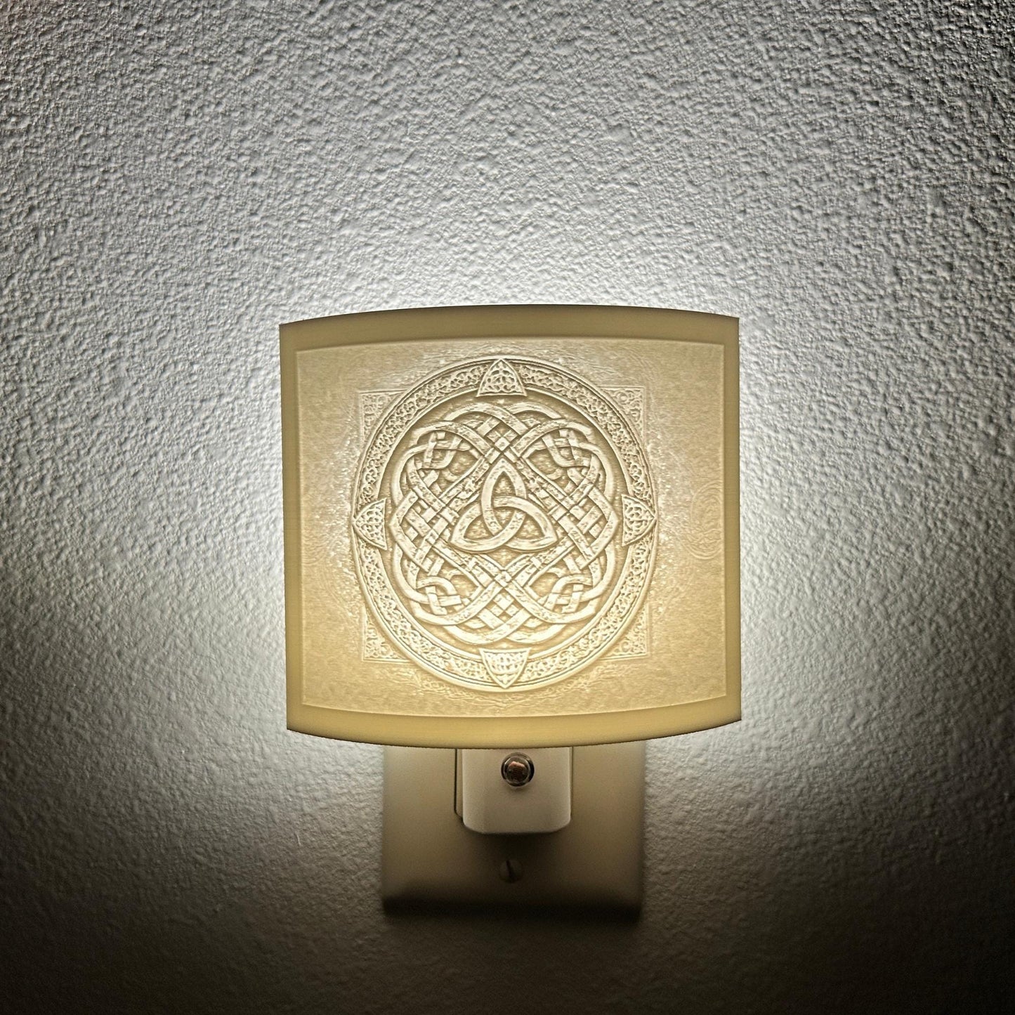Celtic Knot Night Light – Auto On/Off Plug-In LED – Triquetra Wall Light