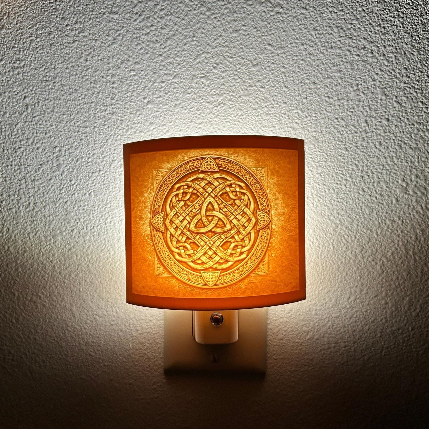 Celtic Knot Night Light – Auto On/Off Plug-In LED – Triquetra Wall Light