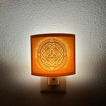 Celtic Knot Night Light – Auto On/Off Plug-In LED – Triquetra Wall Light