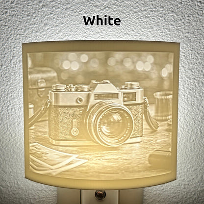 White camera lithophane night light featuring a detailed vintage-style camera on a tabletop with soft background lights, curved photography-themed decor for bedrooms, offices, studios, or camera enthusiasts.