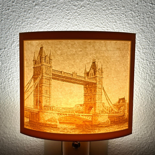 Warm glowing Tower Bridge lithophane night light featuring a detailed London bridge cityscape, curved travel-themed decor for bedrooms, offices, hallways, or England and architecture lovers.