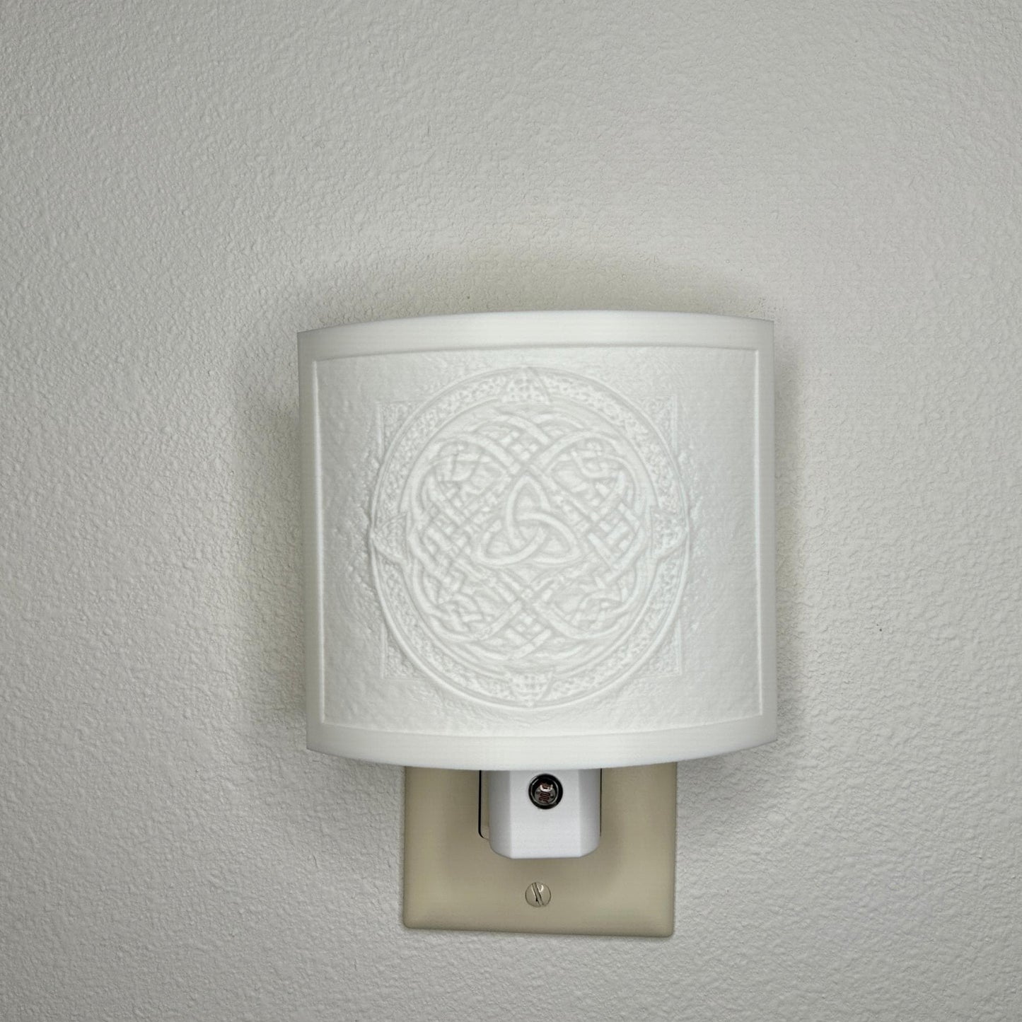 Celtic Knot Night Light – Auto On/Off Plug-In LED – Triquetra Wall Light