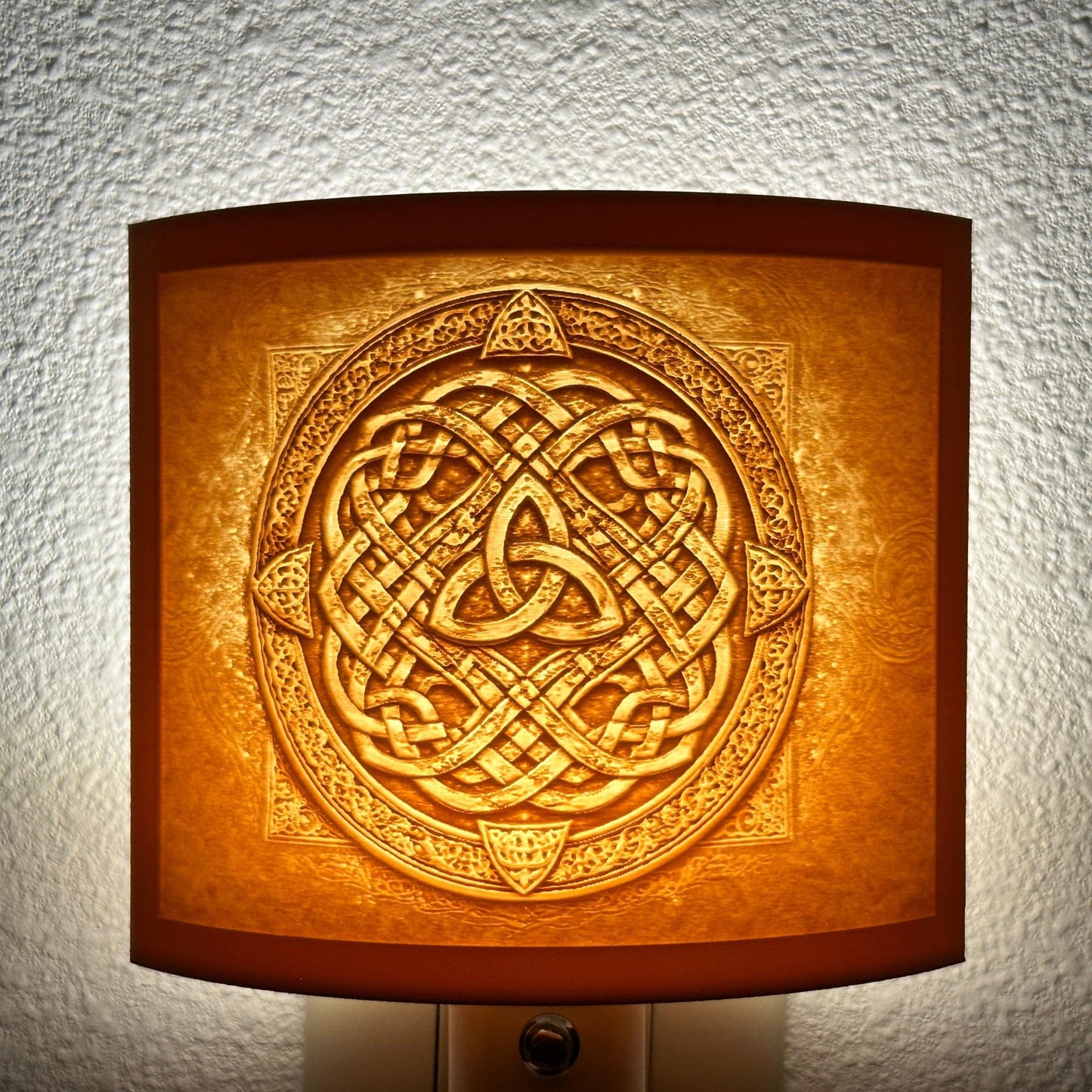 Celtic Knot Night Light – Auto On/Off Plug-In LED – Triquetra Wall Light