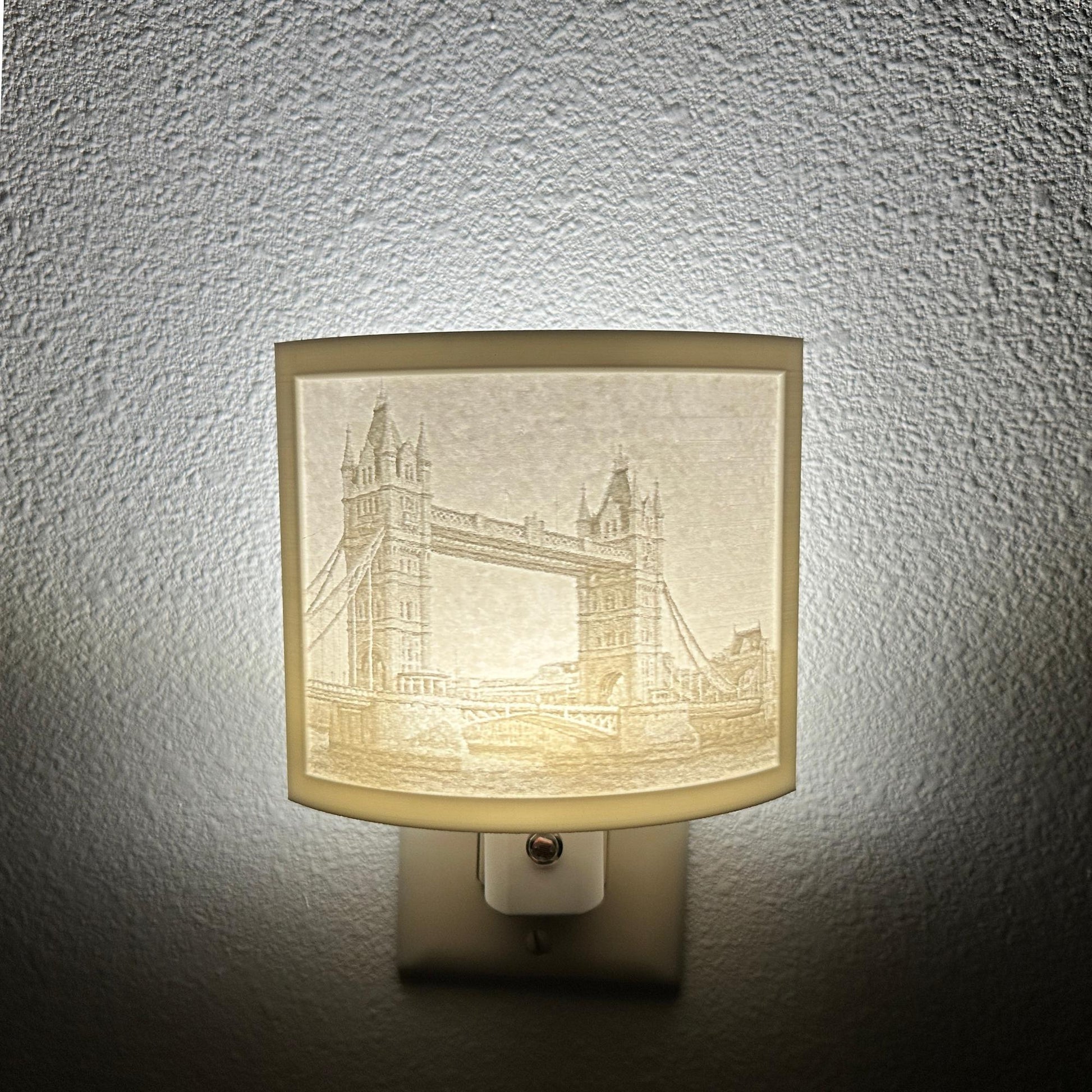 White Tower Bridge lithophane night light featuring a detailed London bridge cityscape, softly glowing curved travel-themed decor for bedrooms, offices, hallways, or architecture enthusiasts.
