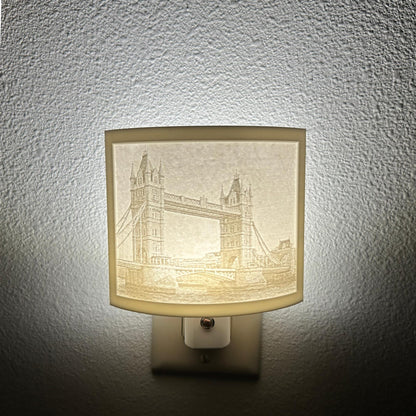 White Tower Bridge lithophane night light featuring a detailed London bridge cityscape, softly glowing curved travel-themed decor for bedrooms, offices, hallways, or architecture enthusiasts.